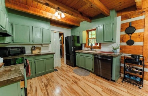Dickson Cabin | Cozy Cabin and Homestead