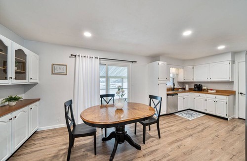 Elkhart House | Family Friendly Riverside Oasis:4 BR, Spacious with Peaceful Scenic Views & ND!