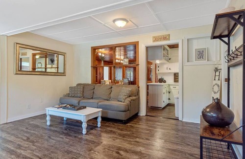 Raleigh House | Soothing 3-bedroom house in Raleigh