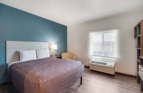 Greenacres Hotel | WoodSpring Suites Bakersfield Airport