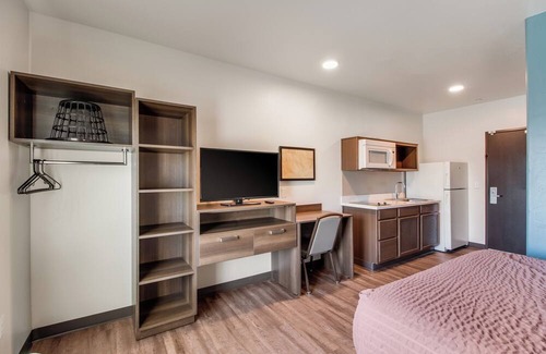 Greenacres Hotel | WoodSpring Suites Bakersfield Airport