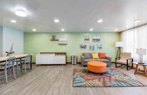 Greenacres Hotel | WoodSpring Suites Bakersfield Airport