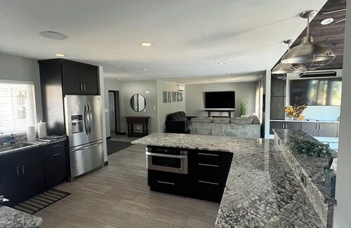 Iowa City House | 5 minute walk to Kinnick Stadium! Perfect GAMEDAY stay!nSpacious 4-bedroom house