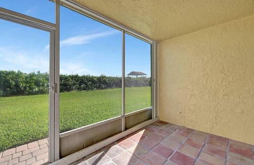Hutchinson Island South Condo | Beautiful BEACHFRONT in HUTCHINSON ISLAND, Fl. 2 Bed 2 Bath. TOTALLY RENOVATED.