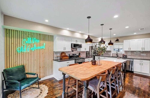Bardstown House | Call Me Old Fashioned! *Heart of Bardstown Square*