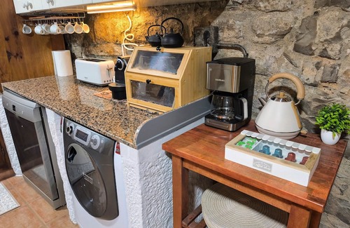 Sant Guim de la Plana House | Rural House 'La Rectoria De Vicfred' with Mountain Views, Wi-Fi and Air Conditioning