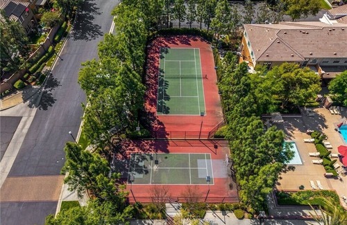 Fontana House | Resort style living with fitness and sport courts for vacations or professionals