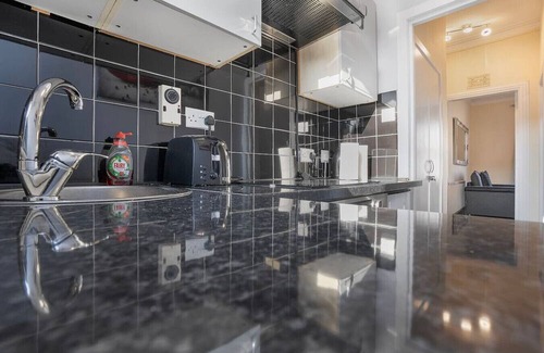 Central Aberdeen Apartment | Holburn Street Lodge - Grampian Lettings