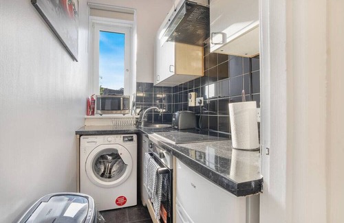 Central Aberdeen Apartment | Holburn Street Lodge - Grampian Lettings