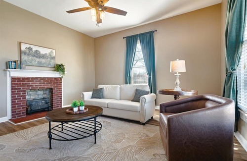 Somerville House | Charming 3-bedroom house in Somerville minutes from Blue Oval and Town Square!