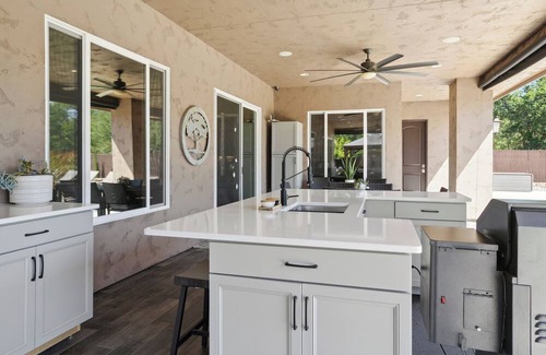 Columbia House | The Ridgewood Estate : Pool - Fire Pit - Central