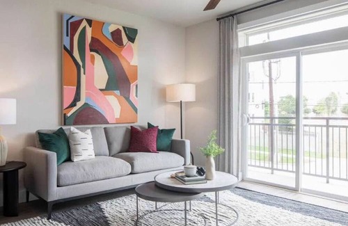 East Downtown Houston Apartment | Modern Downtown Houston Stay. Walk to Nightlife