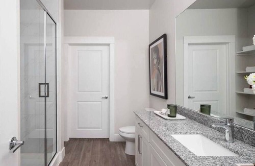 East Downtown Houston Apartment | Modern Downtown Houston Stay. Walk to Nightlife