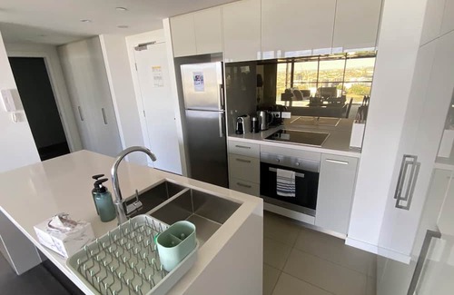 Milton Apartment | Riverview 2BR Apt w/pool and Parking Near Suncorp