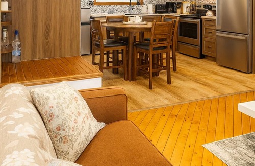 Jacksons Point Cottage | Cozy Fountain Cottage