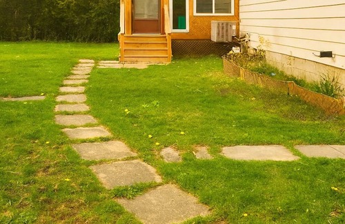 Jacksons Point Cottage | Cozy Fountain Cottage