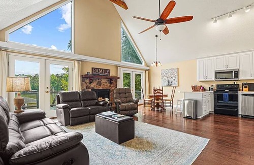 Hardwick House | Lake Sinclair Escape - boathouse, 4 bedroom