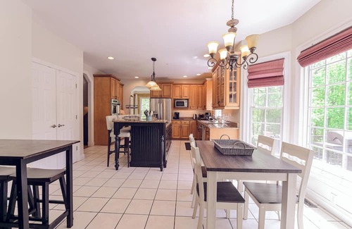 Boring House | Charming 7-bedroom house near Reisterstown