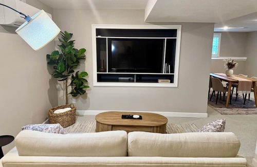 South Kansas City Apartment | Charming Hearthstone Flat: Your Chic KC Hideaway