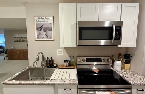 South Kansas City Apartment | Charming Hearthstone Flat: Your Chic KC Hideaway
