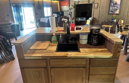 Cushing House | 3-bedroom 2 bath Barndominium in Cushing- Country/Western/Music/Pet Friendly