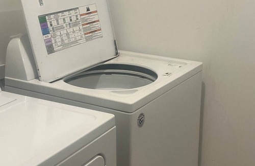 Lebanon Apartment | Cozy Apartment 2bd 2ba with balcony. Washer and dryer included. Full kitchen.