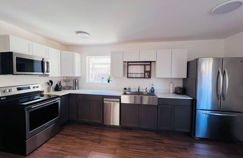 Meiners Oaks House | Adorable space with entertainment barn
