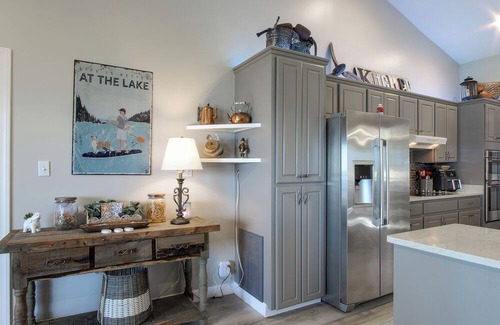 Cross Hill House | Lakehouse Landing - Hot tub + Outdoor Kitchen + Stunning sunsets