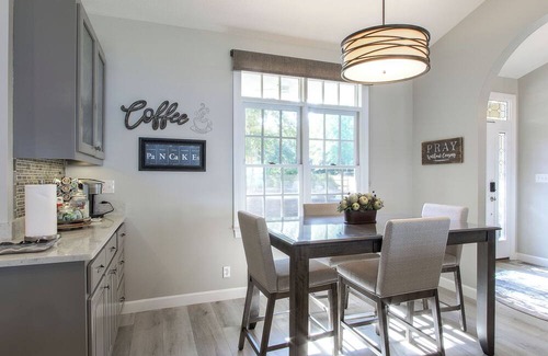 Cross Hill House | Lakehouse Landing - Hot tub + Outdoor Kitchen + Stunning sunsets
