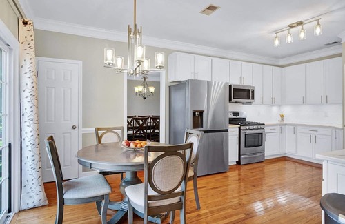 Raleigh House | Amazing 4-bedroom house with AC in Raleigh