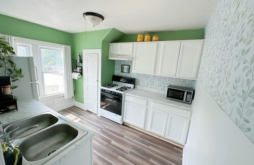 Liverpool Apartment | Cozy 1-bedroom apartment in lovely Liverpool with AC
