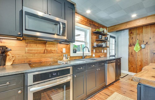 Thomasville House | On-Site Pond: Nature-Filled Winston-Salem Retreat!