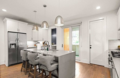 Eighth Avenue House | Perfect for Groups 12 Units, Sleeps 144!