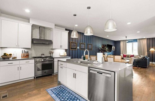 Eighth Avenue House | Perfect for Groups 12 Units, Sleeps 144!