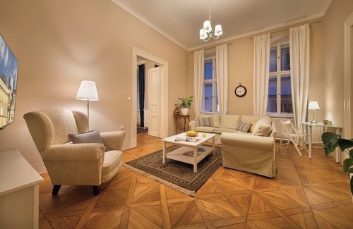 Karlin Apartment | Elegant City Retreat – 2-Bedroom Apartment with Modern Comforts