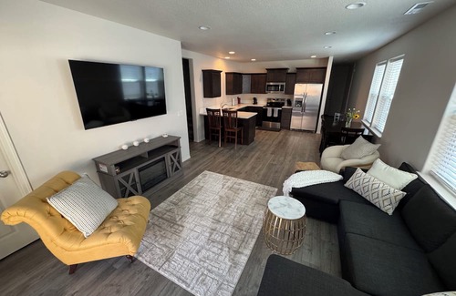 Thurston Condo | Brand New never lived in 3-bedroom Duplex in enjoyable Springfield with AC