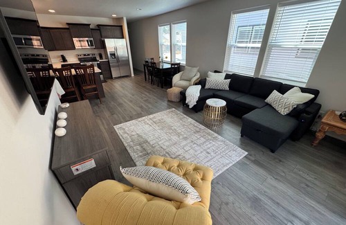 Thurston Condo | Brand New never lived in 3-bedroom Duplex in enjoyable Springfield with AC