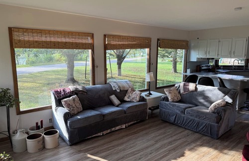 Buffalo City Cabin | Cozy 2-bedroom cabin in charming Buffalo City with AC