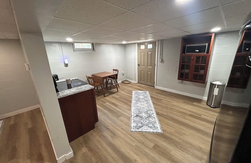 Exeter Apartment | Fabulous 1-bedroom apartment in Exeter centrally located < 1 mile from downtown