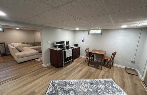 Exeter Apartment | Fabulous 1-bedroom apartment in Exeter centrally located < 1 mile from downtown