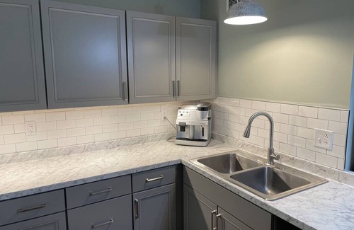 Lexington Apartment | Charming 2-bedroom apartment with short walk to downtown and Universities