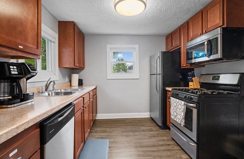 St. Paul House | Serenity Haven, Entire Home, Fast Wi-Fi, Pets
