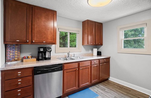 St. Paul House | Serenity Haven, Entire Home, Fast Wi-Fi, Pets