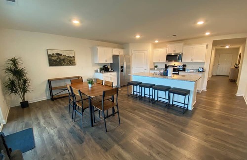 Bluff City House | New 4BR/2BA Home near Bristol Motor Speedway