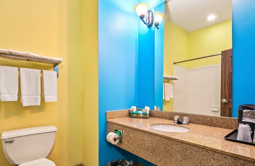 Crawfordville Hotel | King Bed Non-Smoking Pet-Friendly – Comfort & Convenience at Wildwood Inn