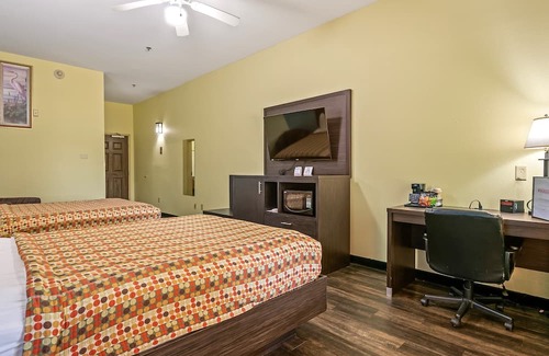 Crawfordville Hotel | 2 Queen Beds Non-Smoking Pet-Friendly – Spacious Stay at Wildwood Inn