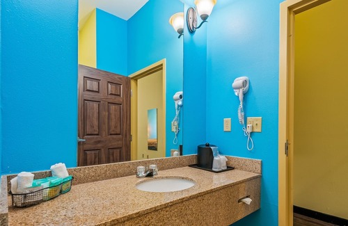 Crawfordville Hotel | 2 Queen Beds Non-Smoking Pet-Friendly – Spacious Stay at Wildwood Inn