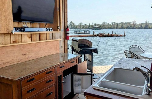 Cordele House | Cozzy Cottage/mobile home on the water @ Lake Balckshear
