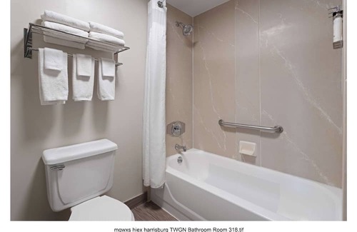 Harrisburg Hotel | Luxury hotel with a fitness center and AC in the heart of Harrisburg.