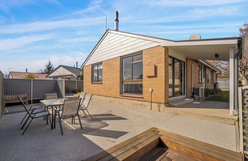Lowburn House | Antimony Retreat - Cromwell Holiday Home